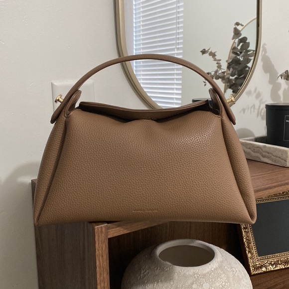 Sunday Staples Milan 28 Top Handle Bag in Hazelnut - Picture 3 of 6